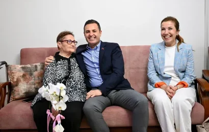 Balıkesir Büyükşehir Belediye Başkanı Ahmet Akın, Anneler Günü’nde Türk Anneler Derneği’ni Ziyaret Etti