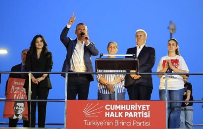 Avcılar’da Demokrasi Buluşması: Binlerce Vatandaş Ekrem İmamoğlu’nu Destekledi