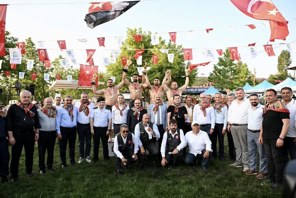 İvrindi Akçalören Yağlı Pehlivan Güreşleri’nde Geleneksel Heyecan