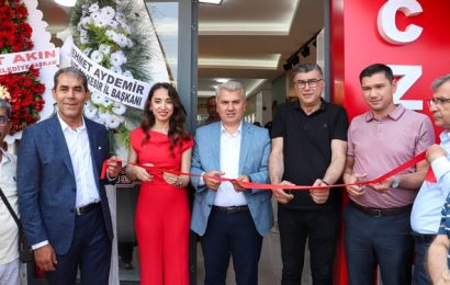 Altıeylül’de Yeni Eczane Açıldı: Turgut Eczanesi Hemşehrilere Hizmet Vermeye Başladı