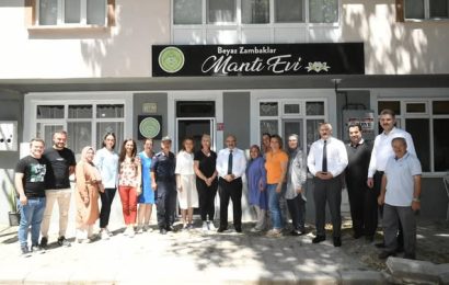 Balıkesir Valisi Ustaoğlu, Beyaz Zambaklar Kadın Kooperatifini Ziyaret Etti