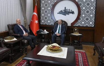 Balıkesir Valisi Ustaoğlu’na Ziyaret: Mülkiye Başmüfettişi Güneş ve Fahri Ermişler Buluşması