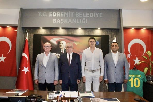 Edremit’te Bayram Coşkusu: Başkan Ertaş’ın Misafirperverliğiyle Bayramlaşma Programı Gerçekleştirildi