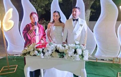 Marmara Adalar’da Yeni Evlenen Çifte Mutluluk Dileriz