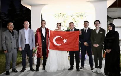 Balıkesir’de İş İnsanı İsmail Acar’ın Oğlu Mert Alper Evlendi