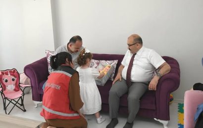 Balıkesir Valisi Dönmez Ailesi’ni Ziyaret Etti