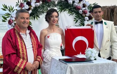 Marmara Adalar’da Evlenen Çifte Mutluluk Dileriz