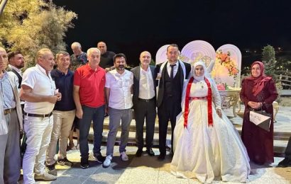 Marmara Adalar Belediye Başkanı Aydın Dinçer, Esra İzgi ve Ahmetcan Sökmen’in Düğününde