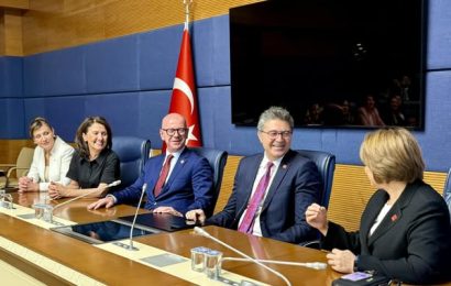 TBMM’de Balıkesir Kadın Kolları Ziyareti: Kadın Temsiliyetine Vurgu