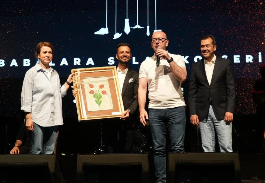 Balıkesir Büyükşehir Belediyesi Babalar Günü’nde Konser Düzenledi