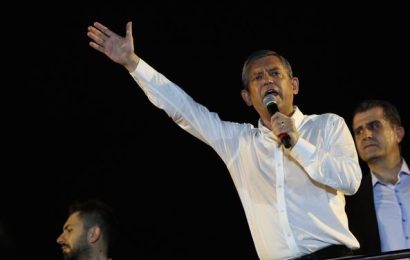 Adana’da Zeydan Karalar’a Destek Gösterileri