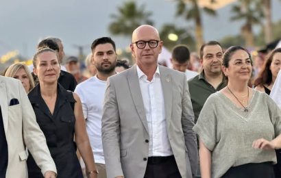 Erdek’te Uluslararası Halk Dansları Festivali Kültür Köprüsü Kurdu