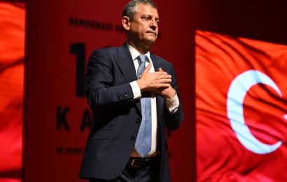 İstanbul’da CHP Grup Toplantısı: Ekrem İmamoğlu’na Yönelik Kumpas İddiası
