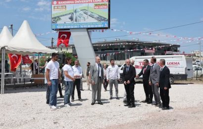 Bandırma Onyedi Eylül Üniversitesi Camii İnşaatında Temel Beton Dökümü Yapıldı