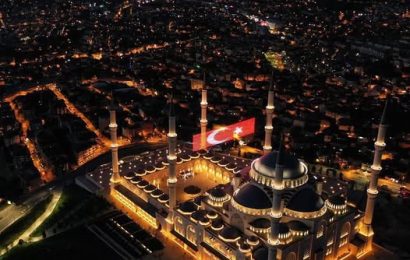 90 Bin Camiden Eş Zamanlı Sela Okundu