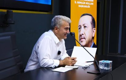 AK Parti Balıkesir Gençlik Kolları Söyleşisinde Gelecek Vizyonu Paylaşıldı