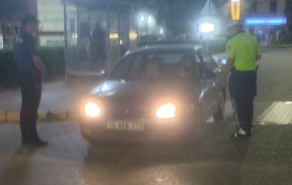 Gönen’de Gece Denetimi: Plevne Meydanı ve Hüseyin Tümer Caddesi’nde Asayiş Kontrolleri