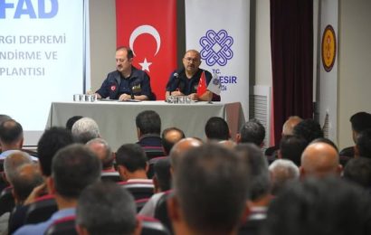 Sındırgı’da Deprem Sonrası Muhtarlar ile Vali Toplantısı