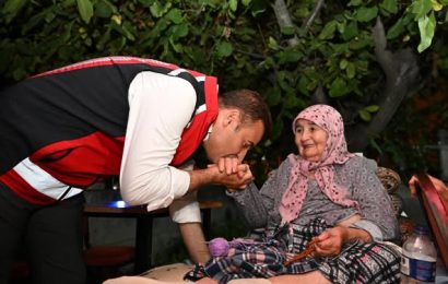 Balıkesir Büyükşehir Belediyesi Sındırgı’da Hemşehrileriyle Birlikte