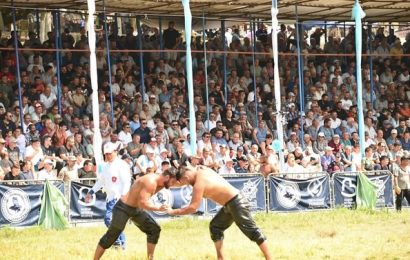 Kurtdereli’de Yağlı Güreş Festivali Coşkuya Sahne Oldu: Orhan Okulu Başpehlivan Oldu