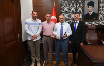 Bal Aronya İşletmecisi ve İdari İşler Müdürü, Vali Ustaoğlu’nu Ziyaret Etti