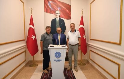 Balıkesir Eski Valileri Yeni Valiyi Ziyaret Etti