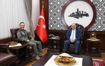 Balıkesir’de Görev Süresi Sona Eren 9. Ana Jet Üst Komutanı Valiyi Ziyaret Etti