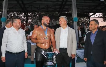 Geleneksel Kurtdereli Güreşleri’nde Başpehlivan Okulu’nun Zaferi