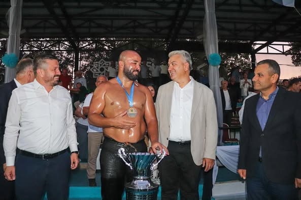 Geleneksel Kurtdereli Güreşleri’nde Başpehlivan Okulu’nun Zaferi