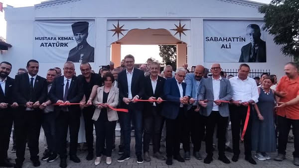 Edremit Kitap Fuarı Açıldı: Kültür Şöleni Başladı