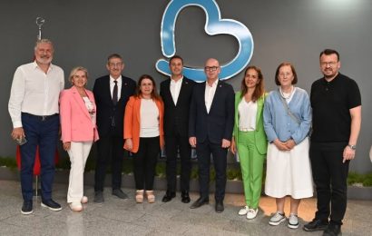 Balıkesir’de Deprem Sonrası Dayanışma: Milletvekilleri ve Belediye Başkanı Bir Araya Geldi