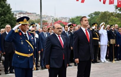 Balıkesir’de Zafer Bayramı Kutlamaları: Başkan Akın’dan Vatan Sevgisi Mesajı