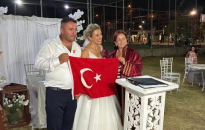 Marmara Adalar Belediyesi’nden Mutlu Çiftlere Tebrik