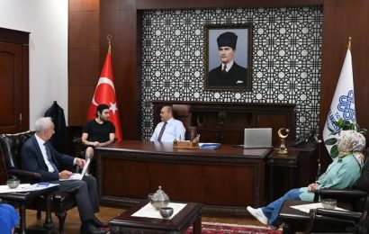 Balıkesir Valisi Ustaoğlu, Vatandaşlarla Buluşarak Talepleri Değerlendirdi