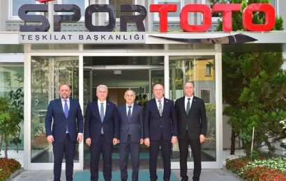 Balıkesir’de Gençlere Spor Sevinci: Yeni Futbol Sahası ve Tesisler Protokolü İmzalandı