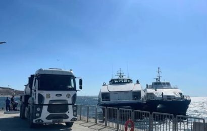 Balıkesir’de İDO Deniz Otobüsü Kayalıklara Çarptı, Su Almaya Başladı