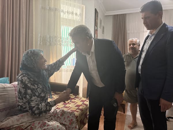 AK Parti Antalya’da Mahalle Mahalle Gönül Siyaseti Sürüyor