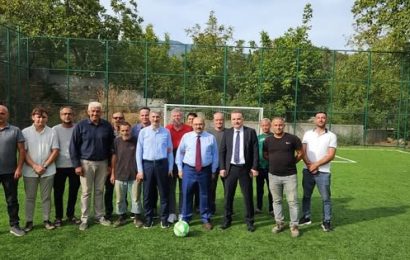 Balıkesir’de Vali ve Anayasa Mahkemesi Üyesi Halı Saha Açılışına Katıldı