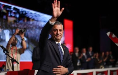 CHP’nin 22. Olağanüstü Kurultayı’nda Darbeye ve Kayyıma Ret