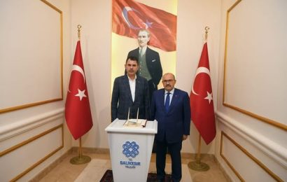 Çevre Şehircilik ve İklim Değişikliği Bakanı Kurum, Balıkesir Valisi Ustaoğlu’nu Ziyaret Etti