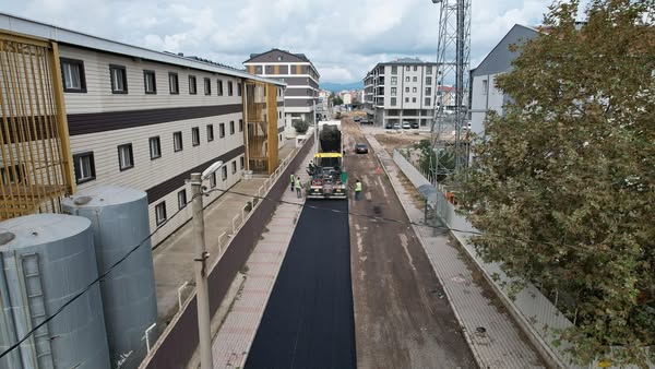 Bandırma’da 600 Evler Mahallesi’nde Asfalt Çalışması Başladı