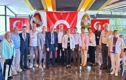 CHP Erdek İlçe Kongresi’nde Hale Tuna Yeniden Başkan Seçildi