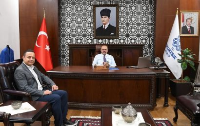 Balıkesir Valisi Ustaoğlu, İş İnsanı Veli Büyükgüldalı’yı Ağırladı