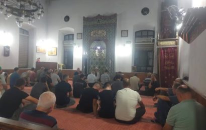 Bandırma’da Gençler Kandil’de Mihrapta