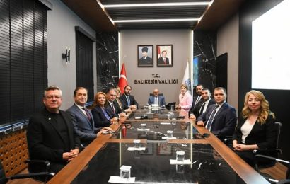 Balıkesir Valisi Ustaoğlu’na Türkiye Kent Konseyleri Birliği Ziyareti