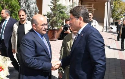 Adalet Bakanı Yılmaz Tunç, Balıkesir Valisi İsmail Ustaoğlu’nu Ziyaret Etti