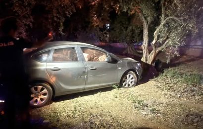 Erdek’te Kontrolden Çıkan Otomobil Zeytin Bahçesine Savruldu: 1 Yaralı