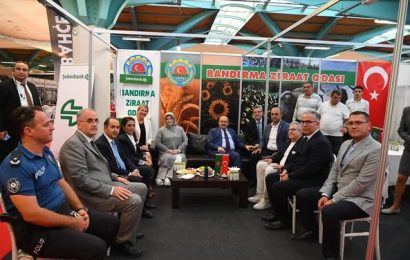 Balıkesir Valisi Ustaoğlu, Bandırma Tarım Fuarı’nı Ziyaret Etti