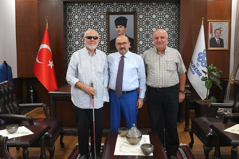 Balıkesir Valisi Ustaoğlu, Görme Engelli Hafız Kamil Turan’ı Ağırladı