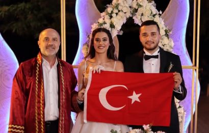 Marmara Adalar’da Genç Çiftin Nikah Töreni Gerçekleşti